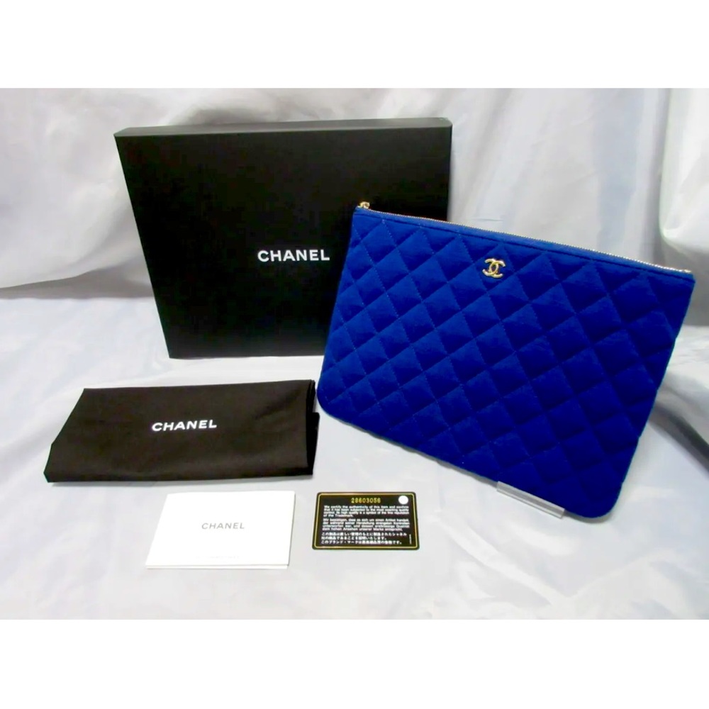 Authentic new CHANEL CC clutch